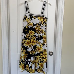 Bright flowery strap/strapless dress